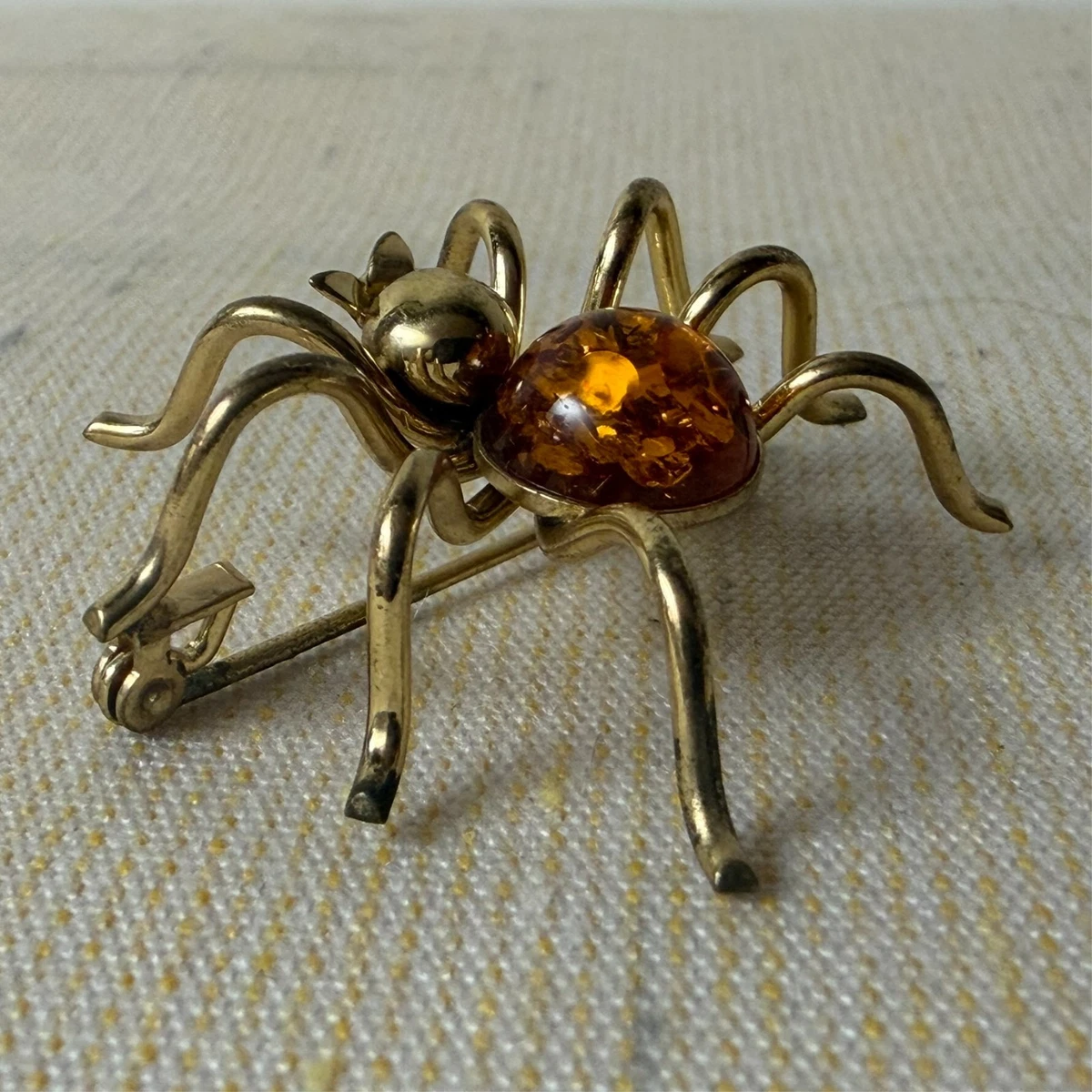 Spinnenbrosche mit Bernsteinkörper, 50/60er Jahre, kein Gold, L:~3,5cm