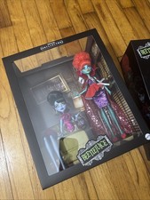 Monster High Skullector x Beetlejuice Waiting Room Exclusive Fashion Doll 2-Pack