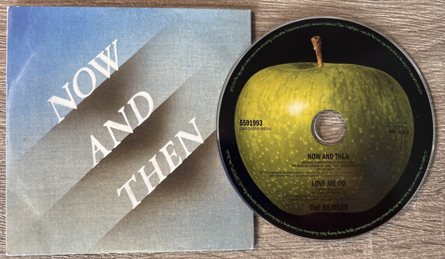 THE BEATLES - Now and Then / Love Me Do : CD Single 2023