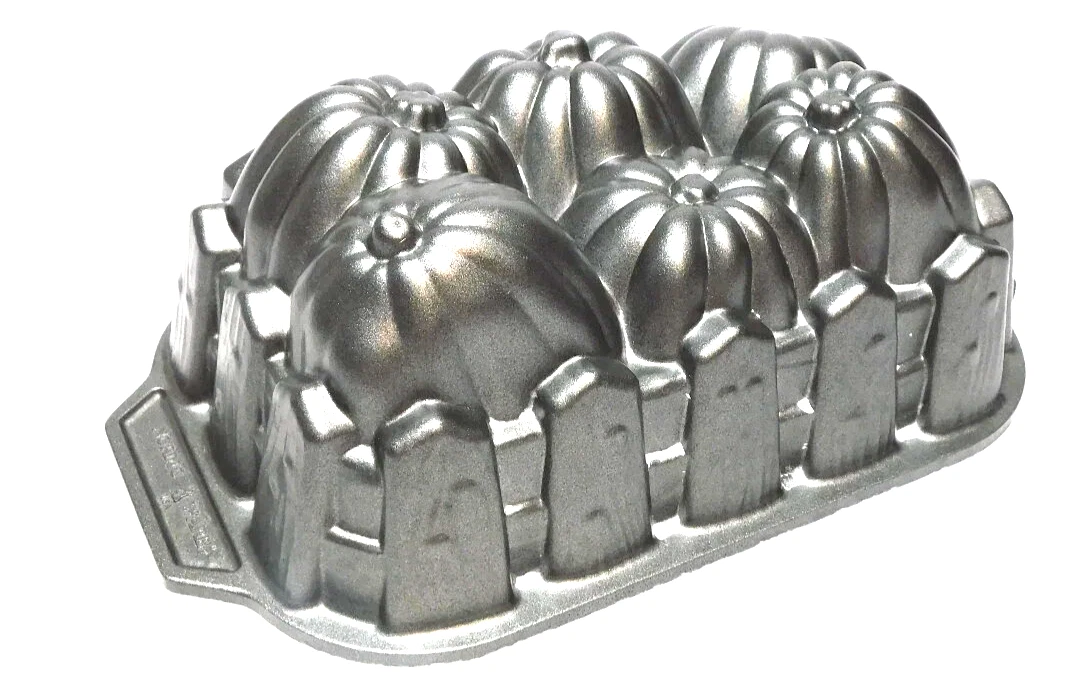 NEW Nordic Ware Vintage Pumpkin Harvest Loaf Pan 6 Cups 1.4 Liters Mold 8" X 6"