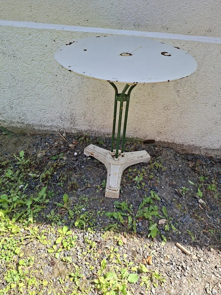 Table bistrot vintage Ø60cm pied fonte — parasol hole — 1950s-70s - Photo 2/4