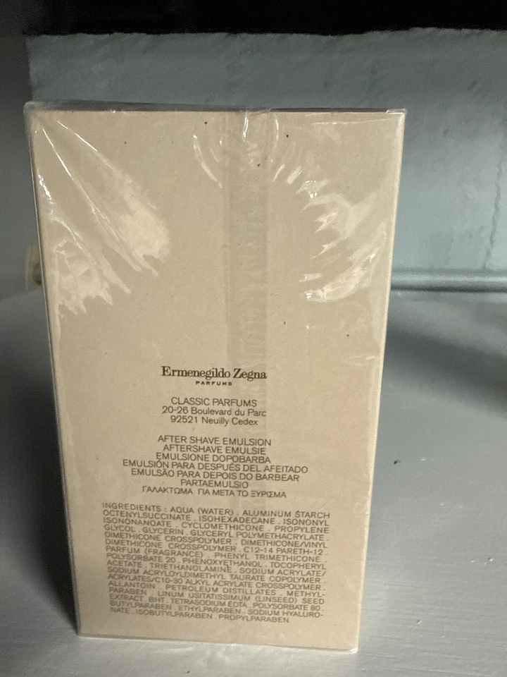 Essenza di Zegna. Emulsión. 3,3 fl oz. Perfecto estado Foto 2 de 2