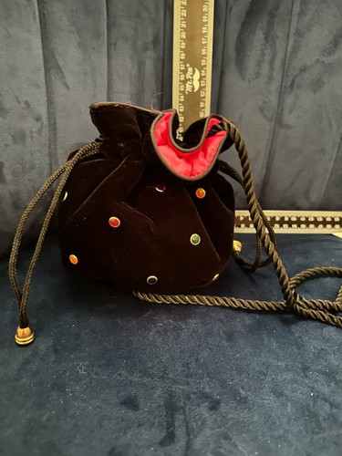 Neu Vintage Bob Mackie schwarz Samt Nieten Abendtasche und Bad Body Kollektion - Bild 4 von 24
