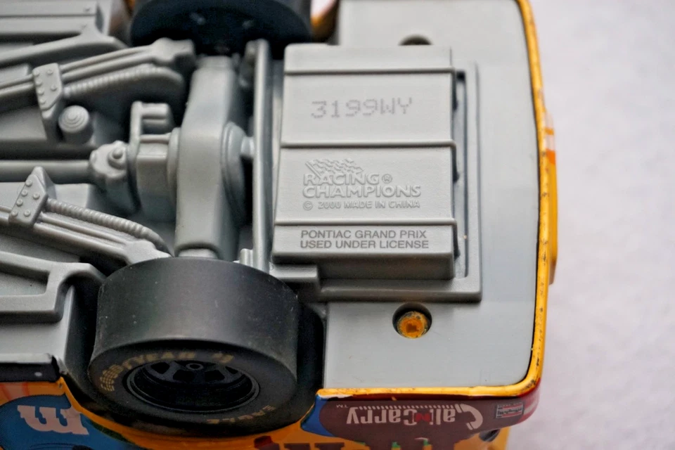 NASCAR Ernie Irvan #36 M&M's Pontiac Grand Prix 1:24 Diecast Vehicle 2000 (8”) Foto 4 de 4