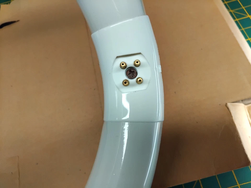 Fluorescent 22w CIRCULAR TUBE 4PIN Lamp  p/n YMAGL Magnifying Lamp BK04F19960 - Image 2 of 4