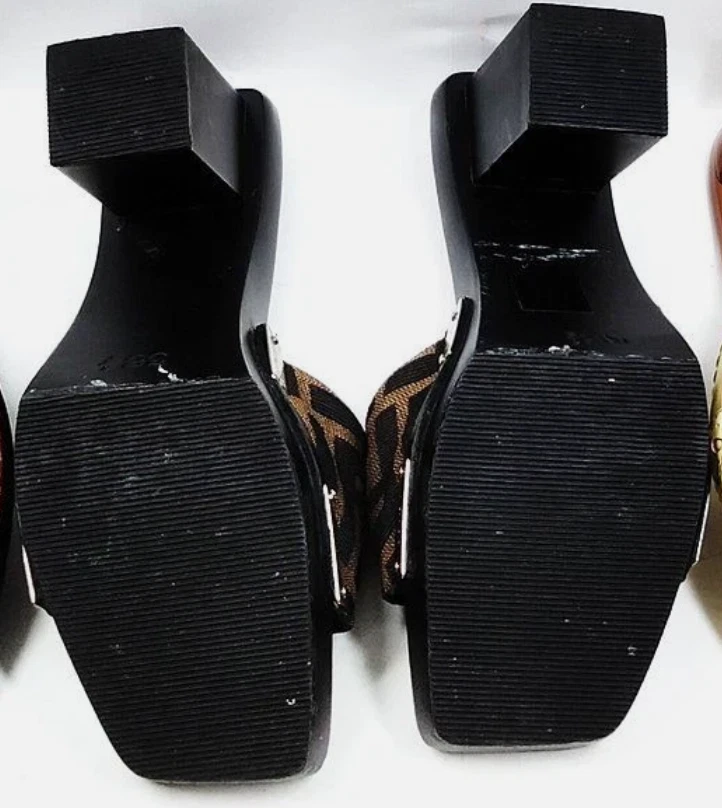 ¡Auténtico! ¡Vendedor de Estados Unidos! Tacones de mula FENDI FF Logo EE. UU. 5,5 para mujer marrón/negro Foto 3 de 4