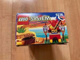 Lego vintage Pirates Islanders 6236 King Kahuka complete with box