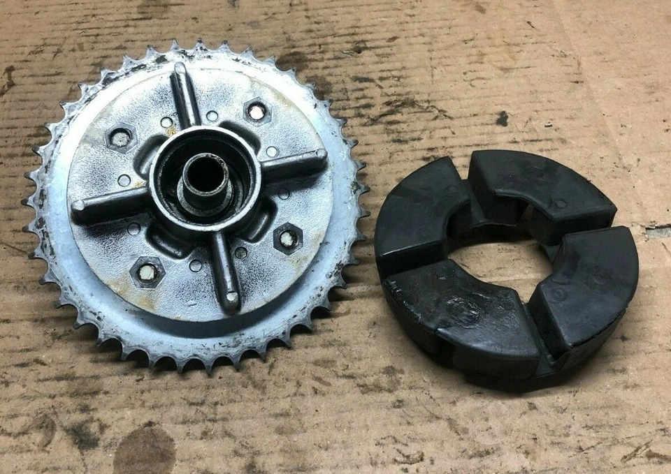 Yamaha CS3 200 Rear Sprocket Hub and Rubber Bushing - Изображение 2 из 2