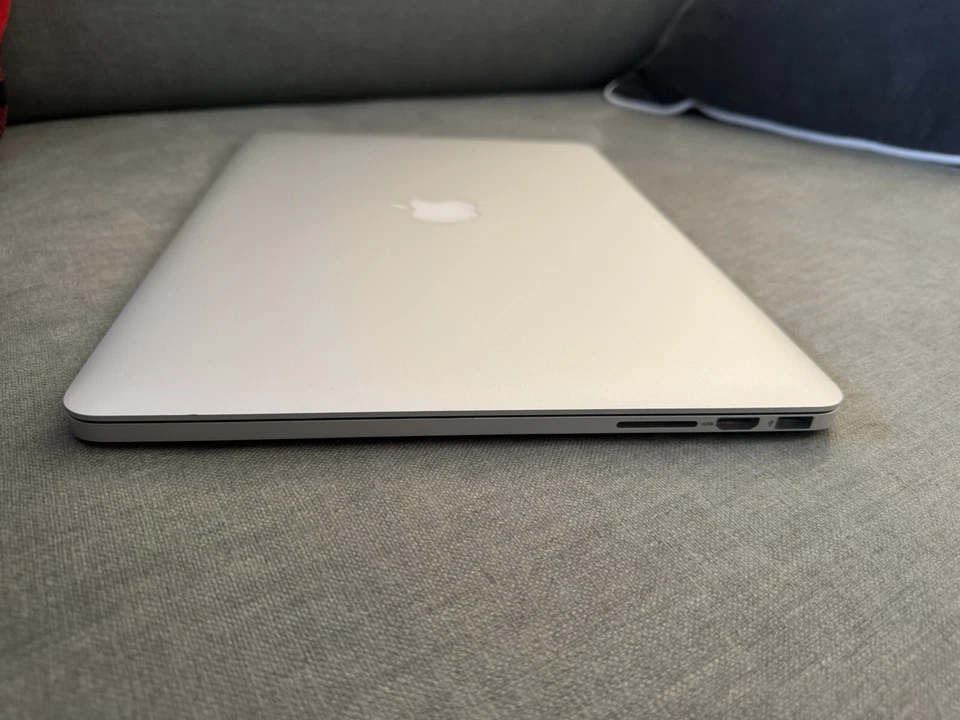 Apple MacBook Pro 15 (mid 2015) - i7 @ 2.8ghz Quad Core, 16GB Ram, 500gb SSD. - Image 2 of 4