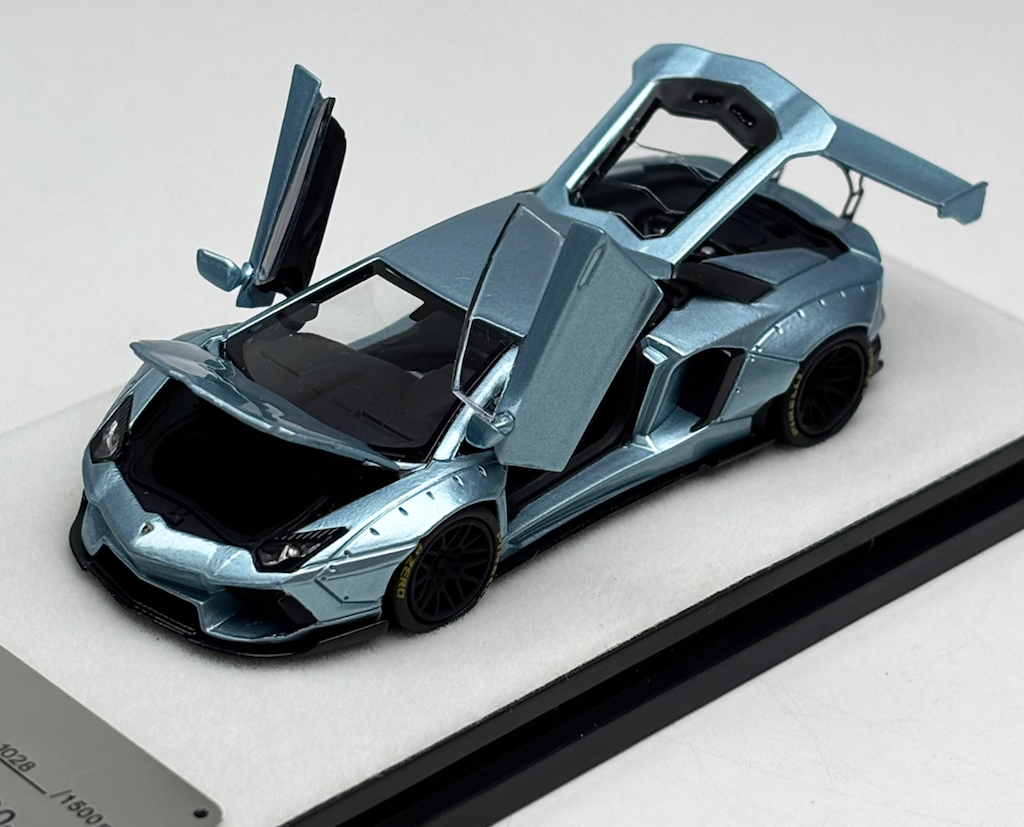 PGM 1:64 Ice Blue LBWK Aventador LP700-4 Sports Model PGM 1:64 Ice Blue LBWK Aventador LP700-4 Sports Model