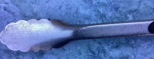 Pinzas de bloqueo Messermeister de acero inoxidable recubiertas de silicona de 12" Foto 3 de 3