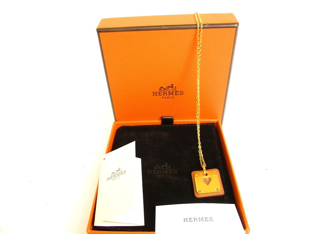 HERMES 大人可愛い ペンダント 本革レザー ゴールド As de Coeur HERMES 大人可愛い ペンダント 本革レザー ゴールド As de Coeur