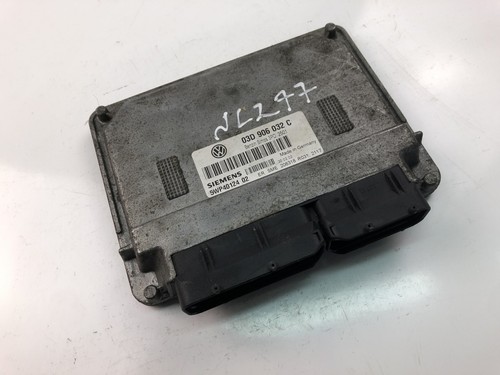 VW POLO 9N Motorsteuergerät ECU 03D906032C 2003 17986816