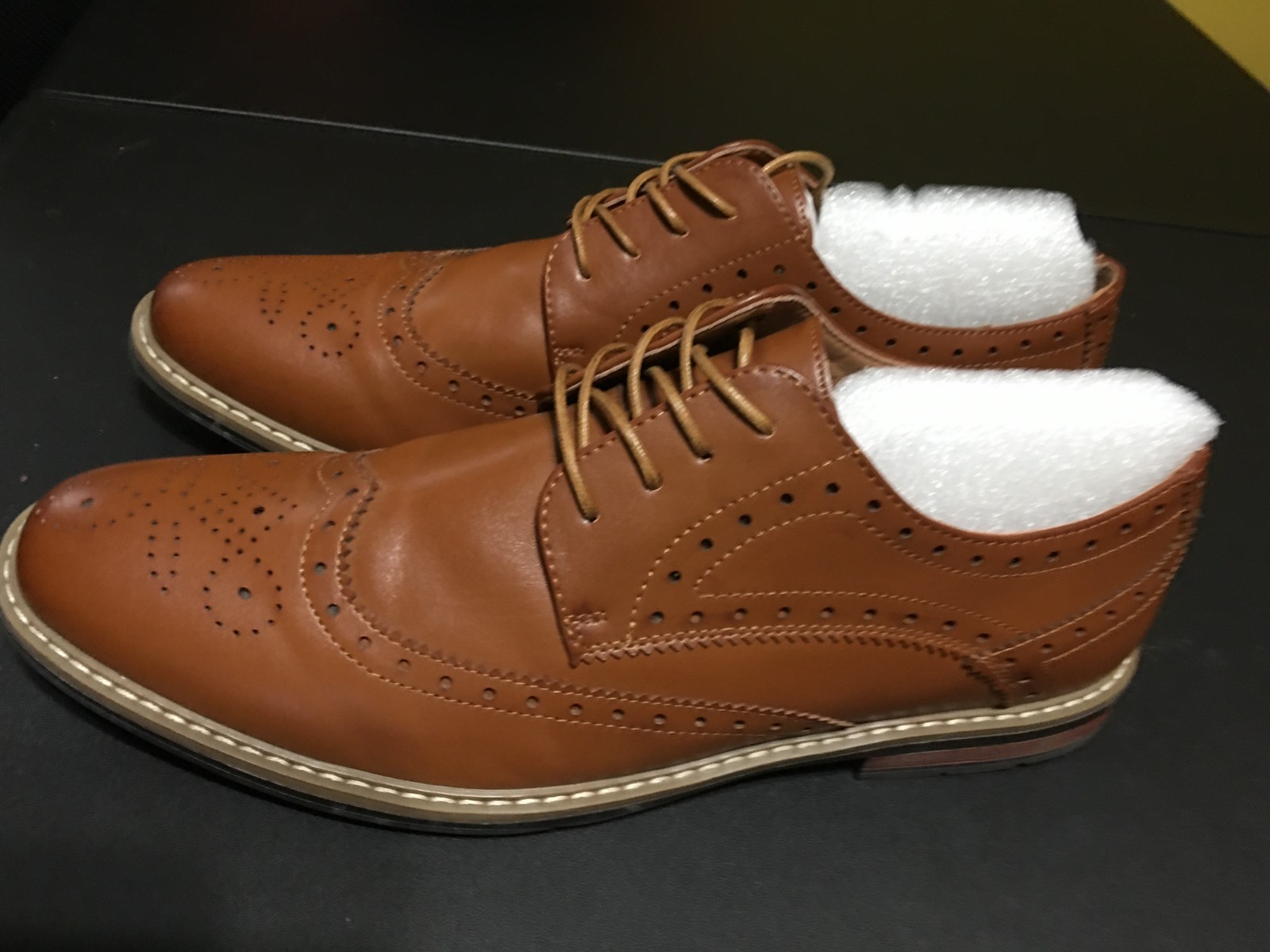 Men's Dress Shoes Classic Business Formal Oxford Lace Up Shoes Size 9.5 US W/BOX