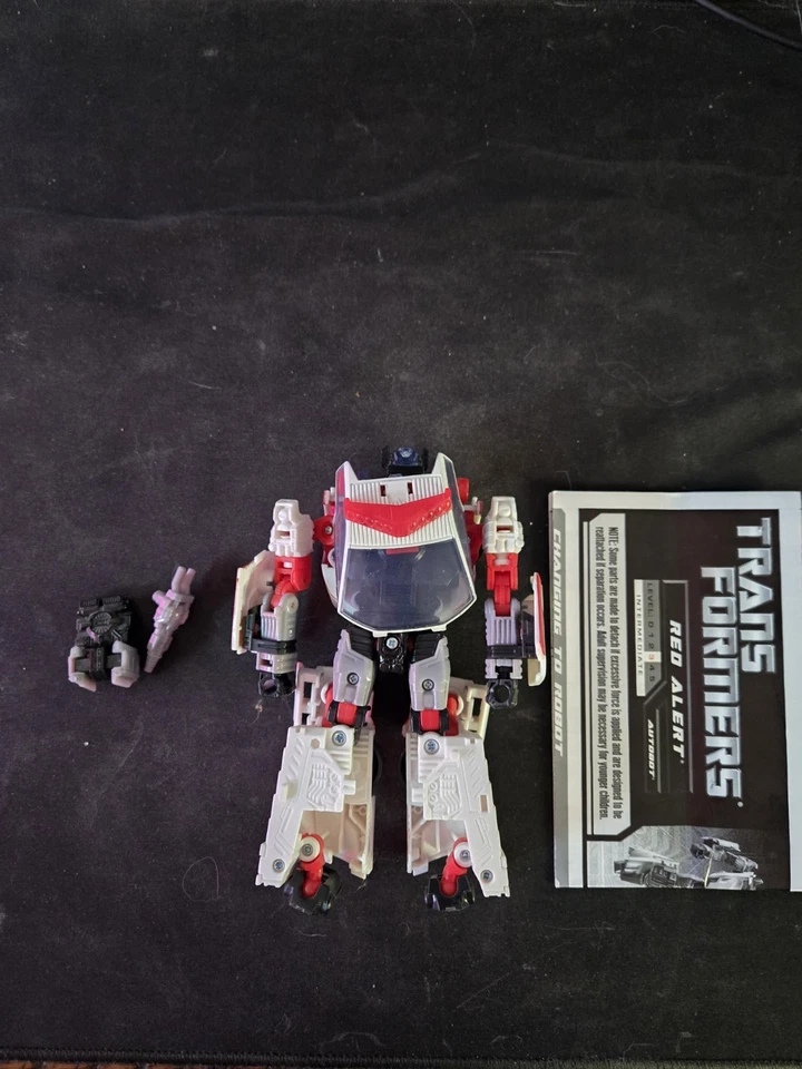 Figura de acción Hasbro Transformers Generations Red Alert Deluxe Class 2010 Foto 2 de 4