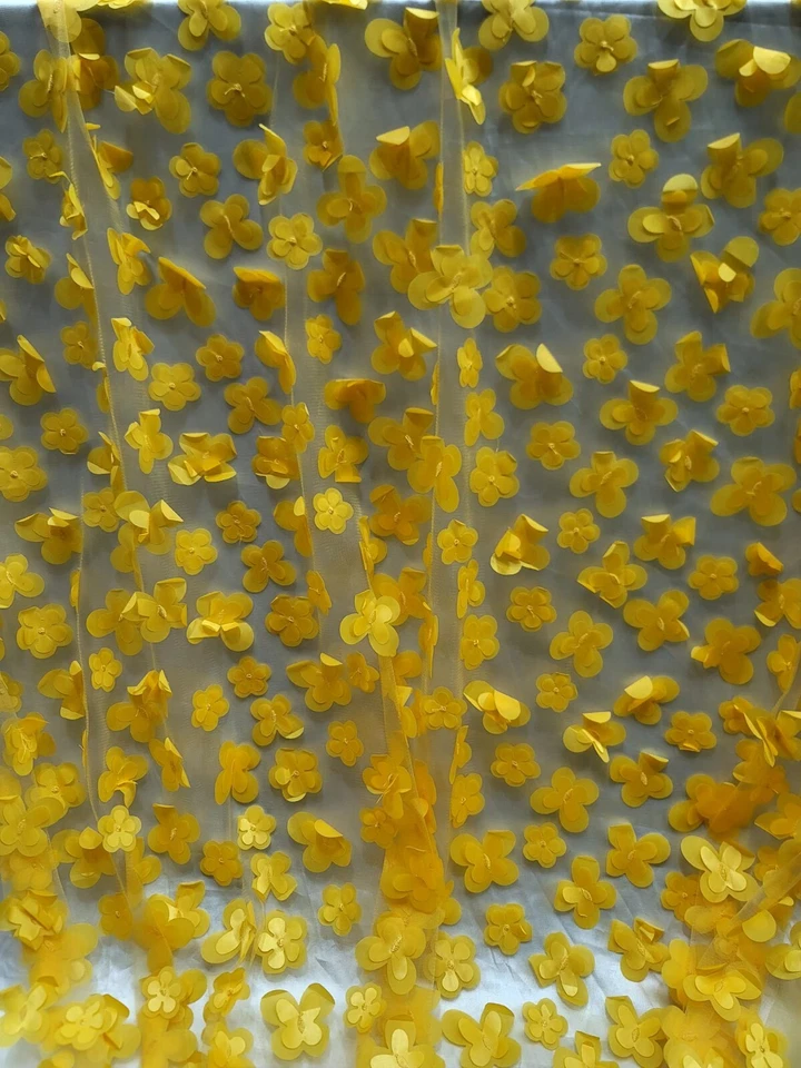 Tela de encaje de malla bordada floral/ flores mariposas 3D amarillas por yarda Foto 3 de 4