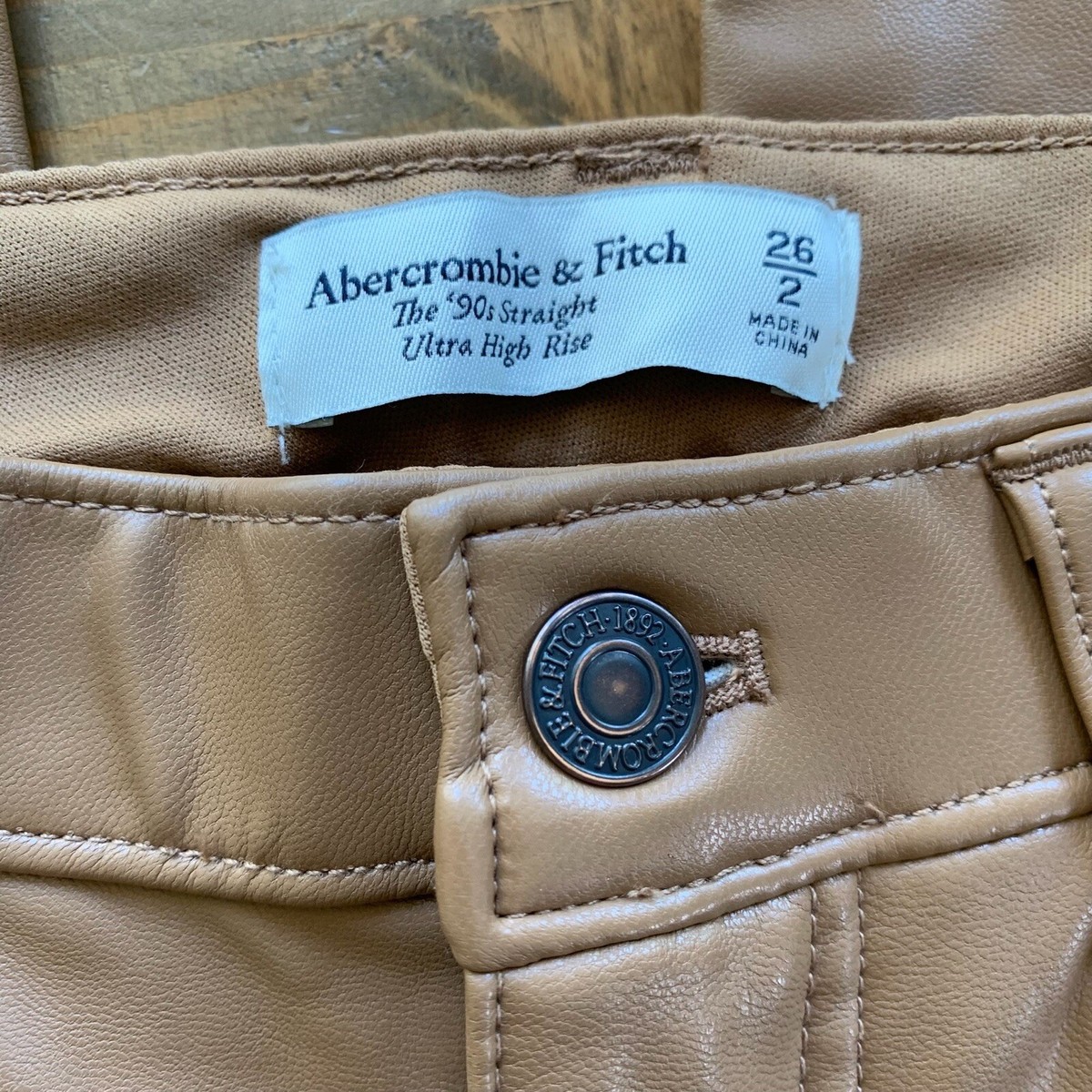 Abercrombie & Fitch The 90s Straight Ultra High Rise Vegan Abercrombie & Fitch The 90s Straight Ultra High Rise Vegan