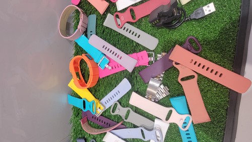 Mixed 1 lot Vintage Watch Lot Of Wristwatches Fitbit , Bands - Picture 14 of 19
