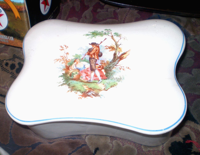 Vintage Royal Fenton porcelain trinket box Fenton Ware Staffordshire England 4x6
