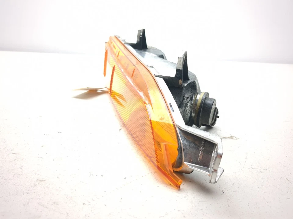 08 Victory Vision Deluxe Front Right Turn Signal Flasher Indicator Light 5856270 - Image 3 of 4