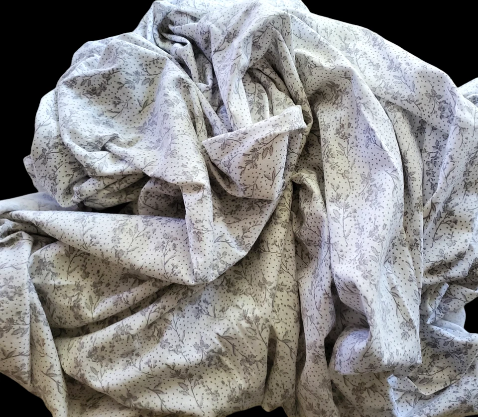 Camiseta remanescente floral cinza/branco algodão/rayon estanho - Imagem 4 de 4