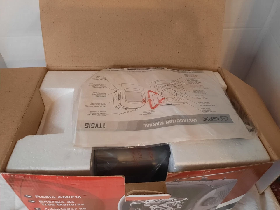 NEW! Vintage GPX Portable 5” Black & White TV AM/FM Radio Reciever Model TV515 - Image 2 of 3