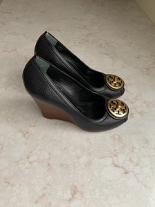 tory burch selma wedge