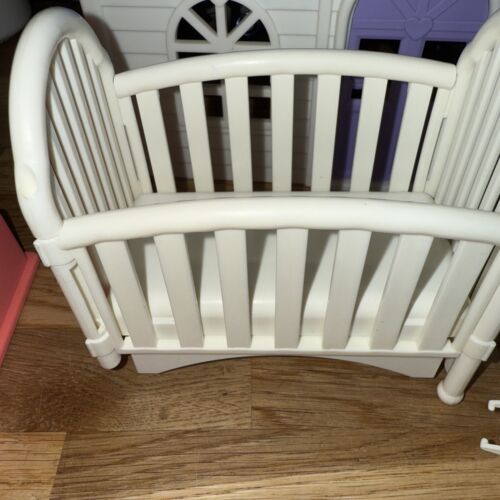 Barbie shelly nursery vintage doll set Vintage cot, table , bath tub play house - Picture 6 of 11