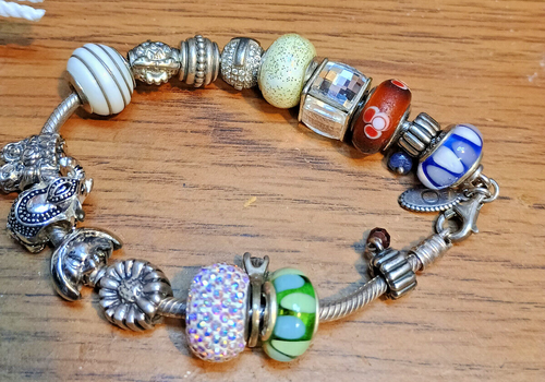 Pandora Sterling Silver Bracelet with 17 Charms and Dust Bag in Ex Condition - Picture 2 of 5