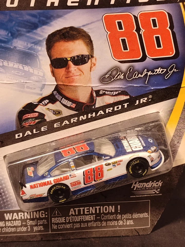 Spin Master NASCAR 2012 Authentics 1:64 Dale Earnhardt Jr #88 Guardia Nacional Foto 2 de 4