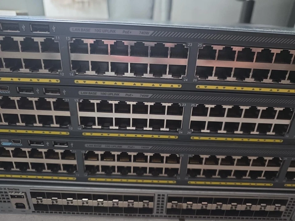 Lot Cisco – 3x Catalyst 2960X-48FPD-L PoE+ + Catalyst 4500X-32SFP+ - Photo 4/4