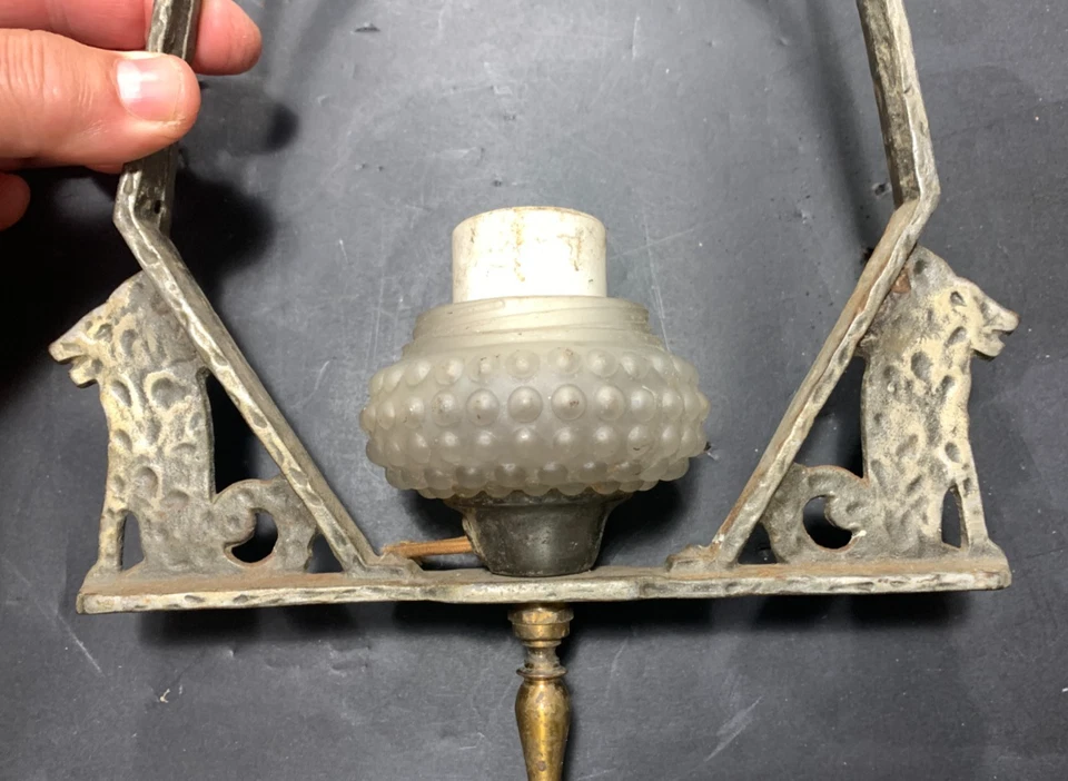 Antiguo marco de lámpara colgante victoriano de hierro fundido con marco de luz doble lobos Foto 4 de 4