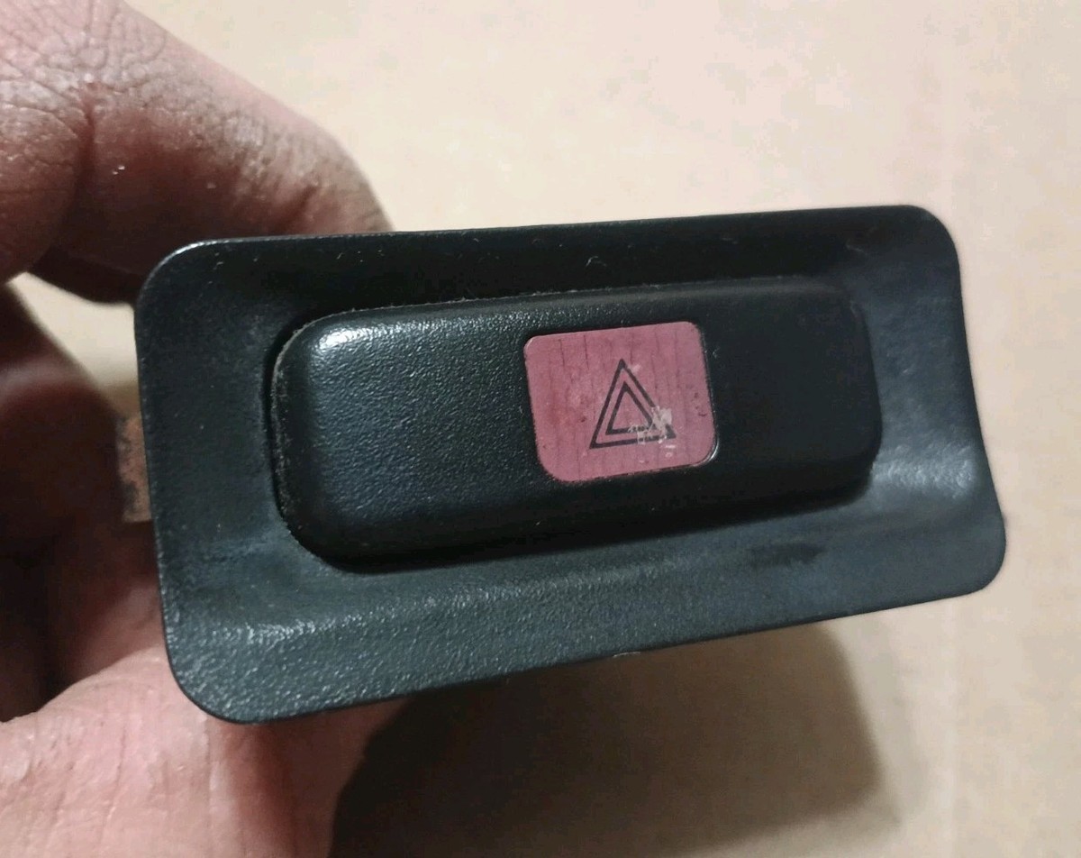 オルティア ekシビック ウィンドスイッチ カーボン柄 ハザード ボタン