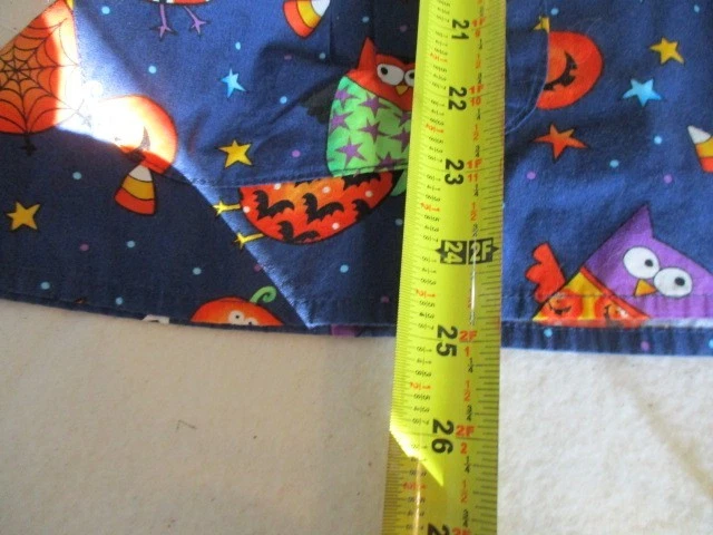 Blusa Médica Para Mujer Tema Halloween CRUZ BLANCA Talla: Pequeña Foto 2 de 4