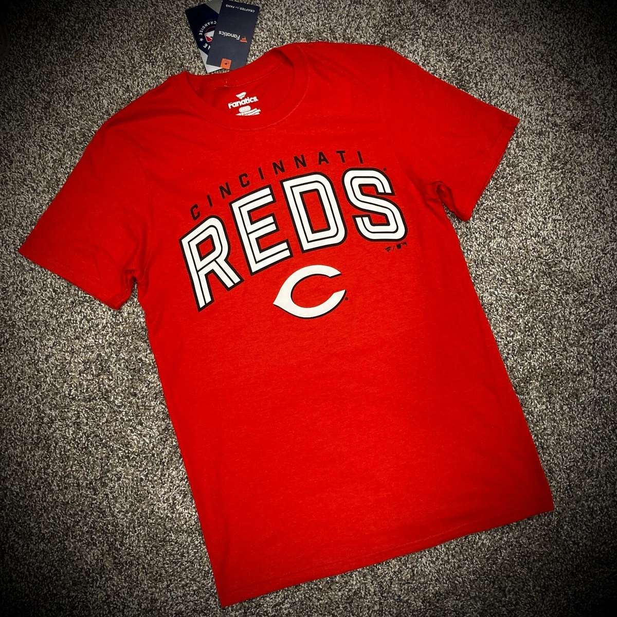 New $28 CINCINNATI REDS T-SHIRT fanatics red white spellout logo men ADULT  SMALL