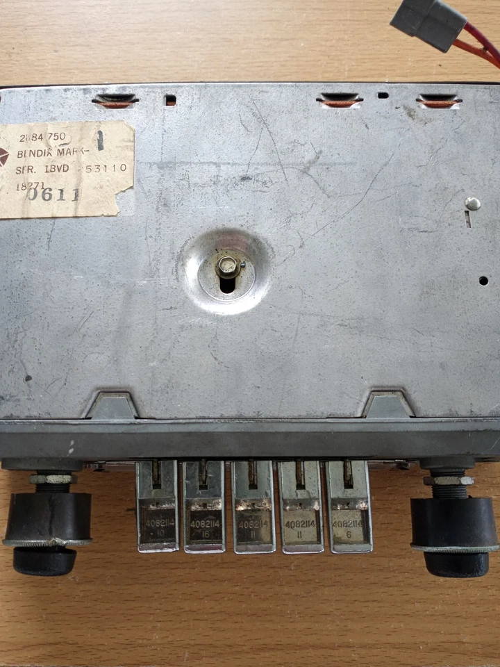 Radio todo transistor MOPAR 1970-72 Plymouth Duster cuerpo A AM fabricante de equipos originales sin probar Foto 2 de 4