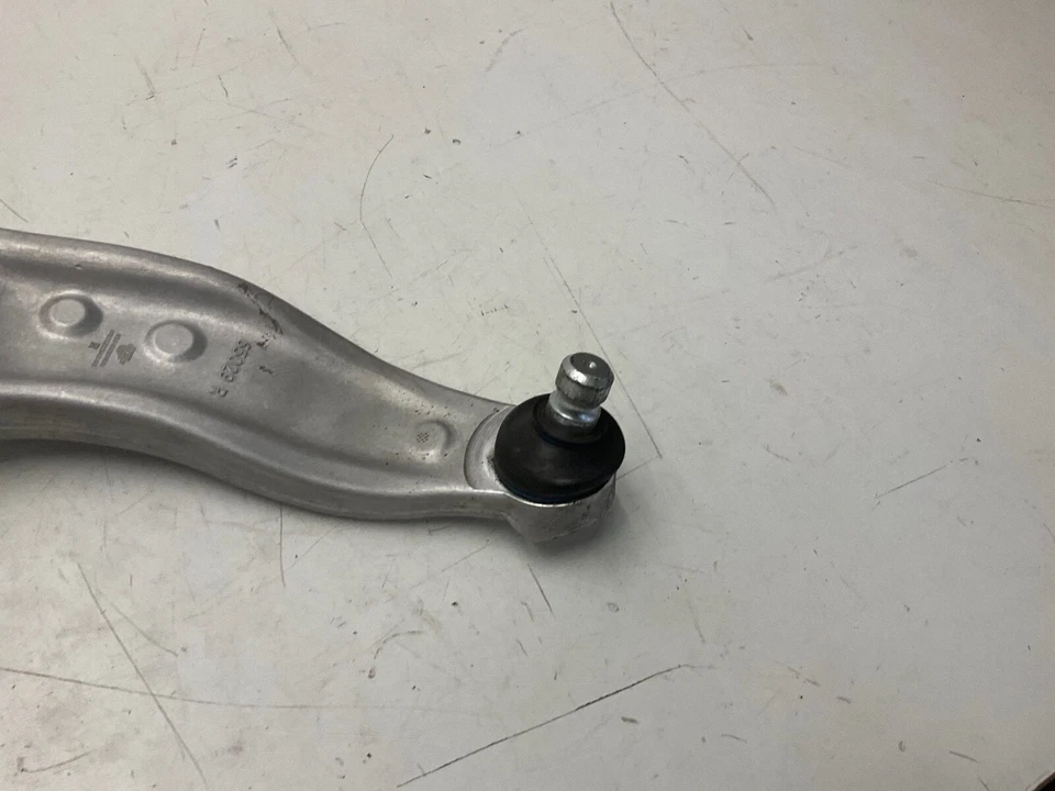 Conjunto de brazo de control y rótula de suspensión inferior delantera derecha Ford Focus 2014 Foto 3 de 4