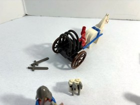 LEGO Castle: Knights' Arsenal 6016 (1987) + Knight's Procession 6077 (1981)