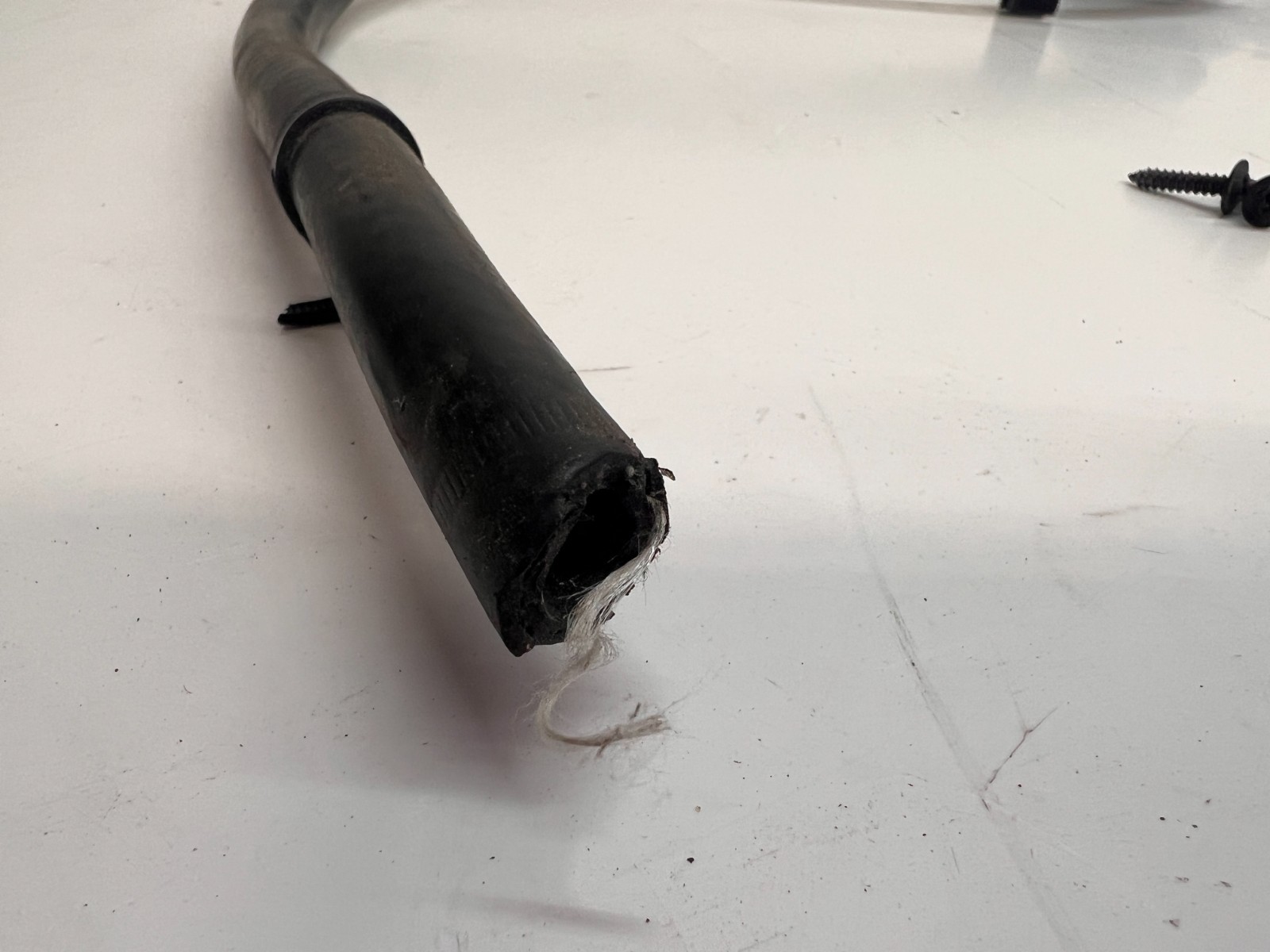 FERRARI 488 FRONT LEFT LH HEADLIGHT JET WASHER SPRINKLER HOSE OEM 86714800