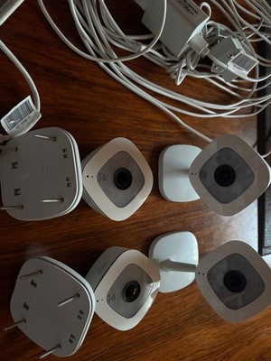 1 Netgear Arlo QPlus Überwachungskamera für Innenbereich