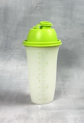 TUPPERWARE 16oz Quick Shake Lime Green Gravy Maker Mixer  Complete #844-25