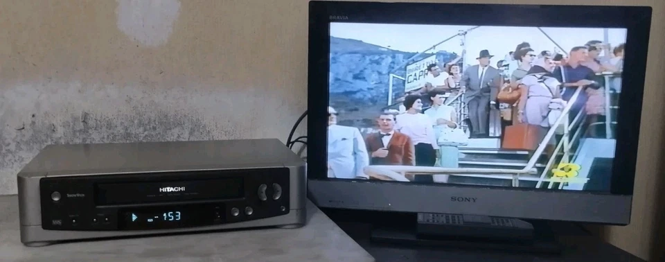 HITACHI VT-FX940 VIDEOREGISTRATORE VHS 6 TESTINE CON TELECOMANDO ORIGINALE  - Immagine 2 di 4