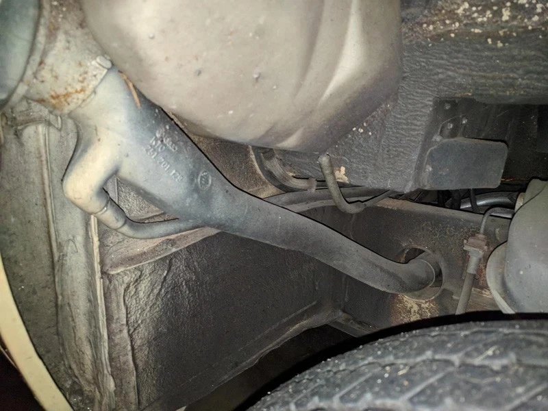 Kit completo de resellado de tanque de combustible 2x2 con tubería de plástico y accesorios 70 mm x 57,5 mm Foto 2 de 2