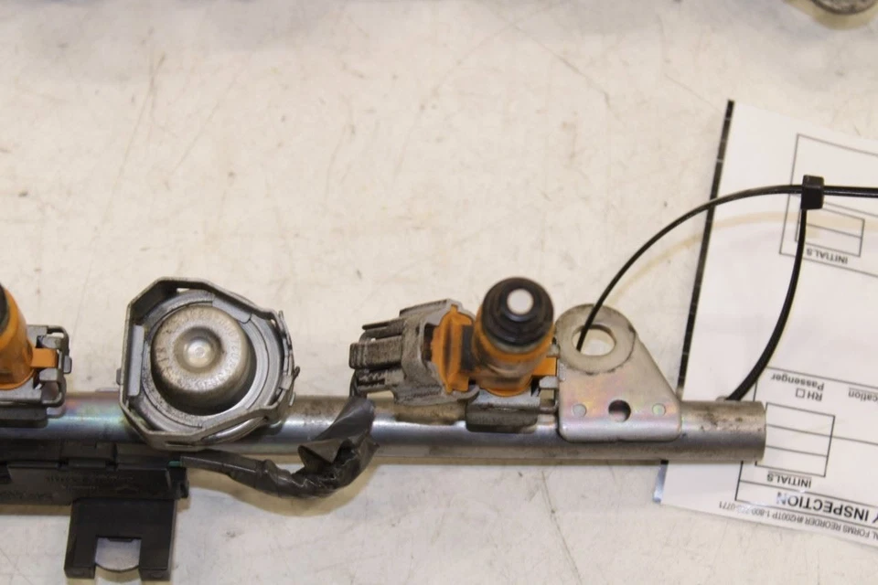 2014-2017 Infiniti QX50 3.7L AWD Fuel Rail with Injectors 17521-EY00A OEM - Image 4 of 4