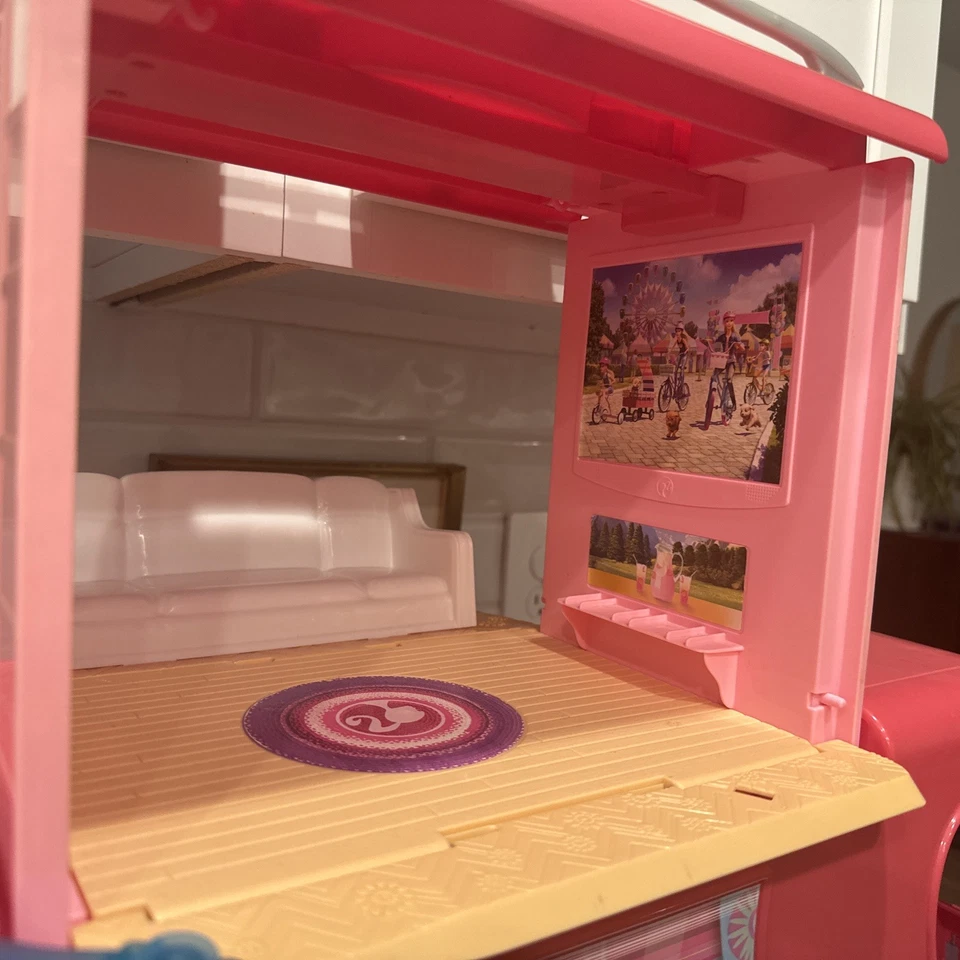Barbie Pop Up Camper Vehículo RV Niños Juguetes Actividad Juego Cocina Baño Juego Foto 2 de 4