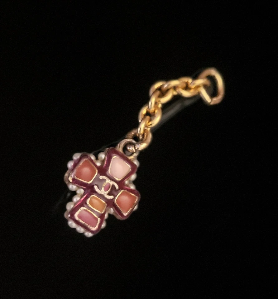 4 Auténticos Colgantes Pulsera Chanel Vintage Perla Rosa Tono Dorado CC Dijes Foto 2 de 4