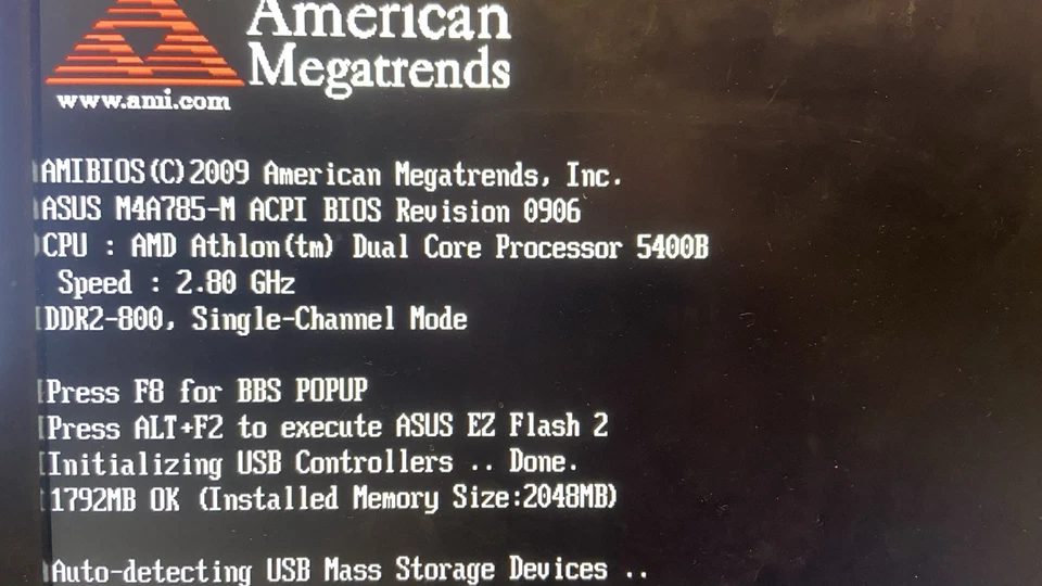 CPU AMD Athlon 64 X2 5400B 2,8 GHz Zócalo Doble Núcleo AM2/AM2+ ADO540BIAA5DO Foto 2 de 3