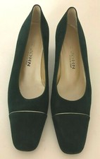St. John Vintage US Size 8.5 AA Green Suede Pumps Gold Piping Made in Italy