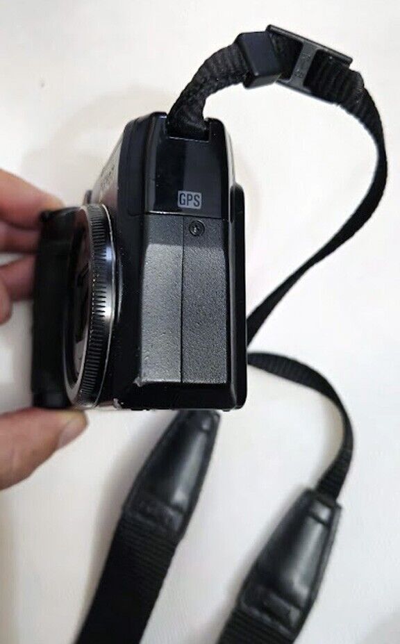 Nikon COOLPIX S8200 16.1MP Digital Camera - Black (S8200 Nikon COOLPIX S8200 16.1MP Digital Camera - Black (S8200