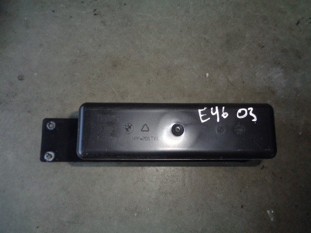 【1022 】 01-06 BMW 325ci Amplifier Navigation System Trunk Storage